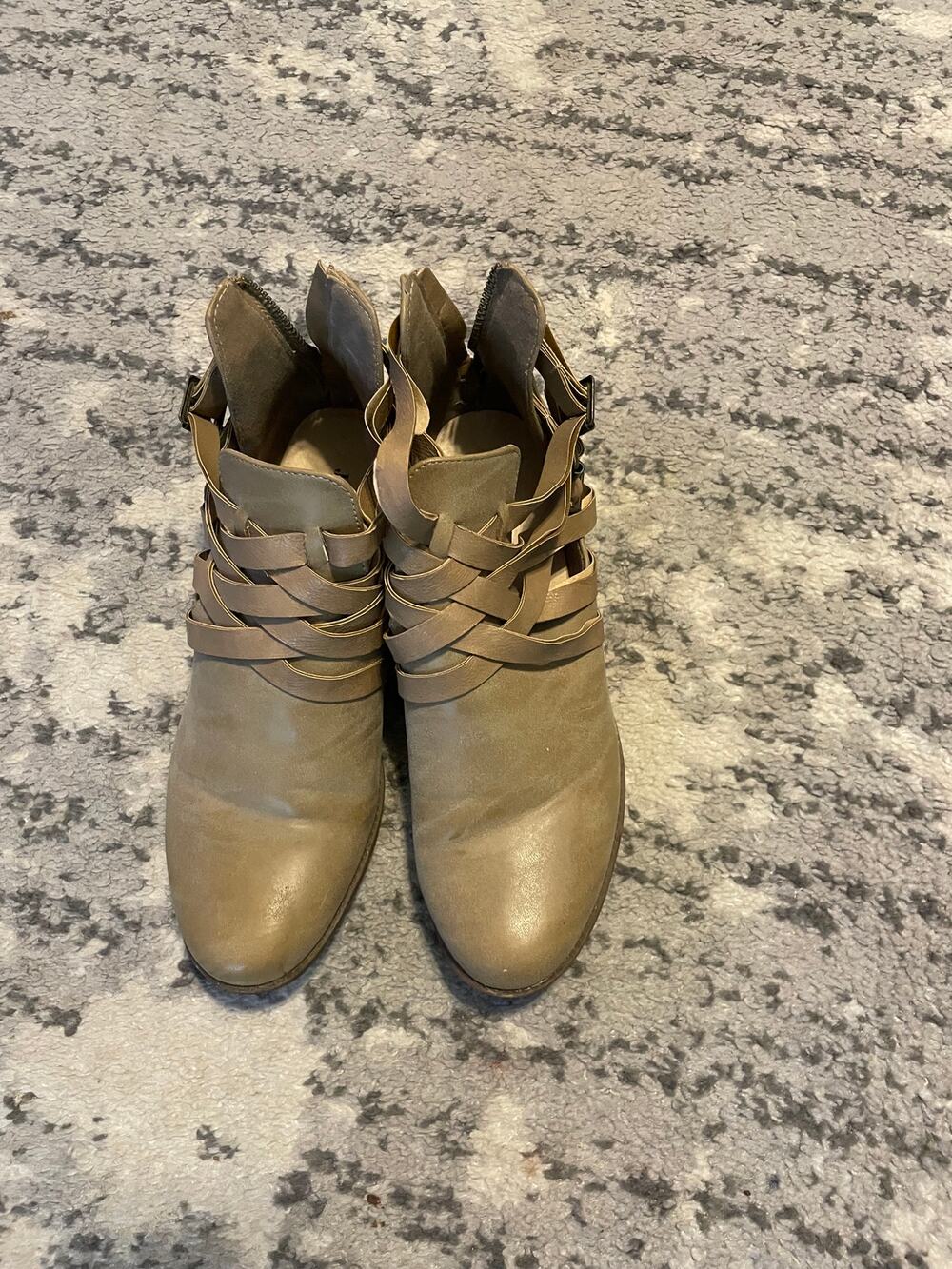 JustFab Aramelle Taupe Lattice Ankle Booties Rear Zip Size 9